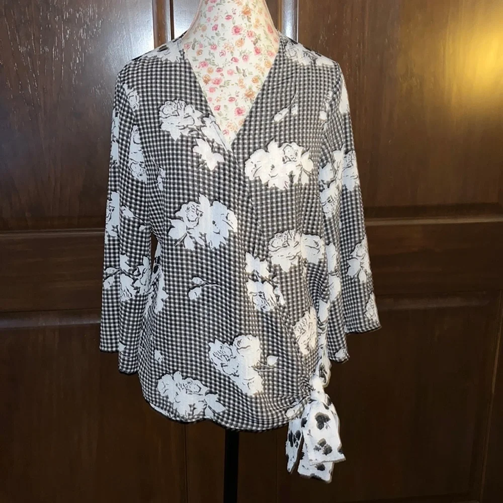 5/$20 Spence Wrap Blouse Lightweight - Picture 1 of 5